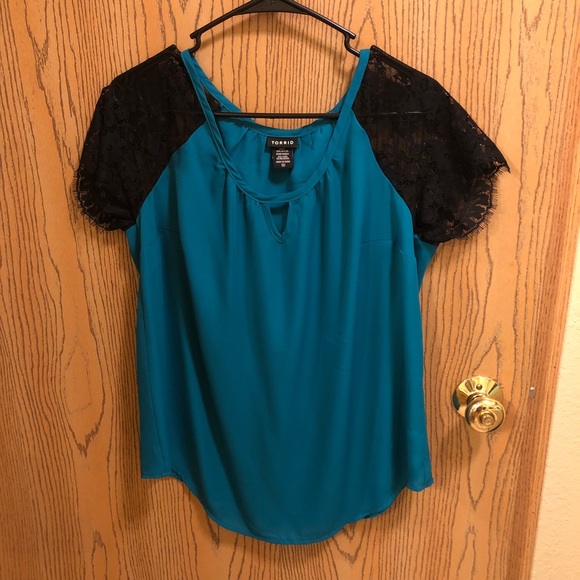 torrid Tops - Torrid short sleeve teal top in size 00